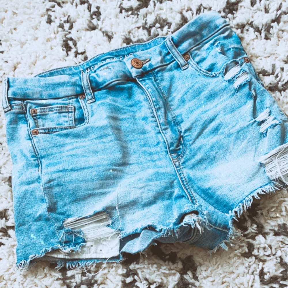 AMERICAN EAGLE CURVY SHORT SHORT